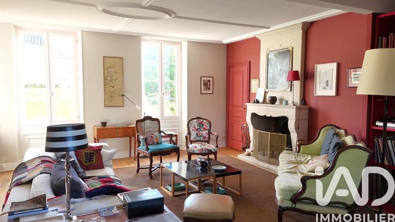 Maison - 335 m² - 10 pièces