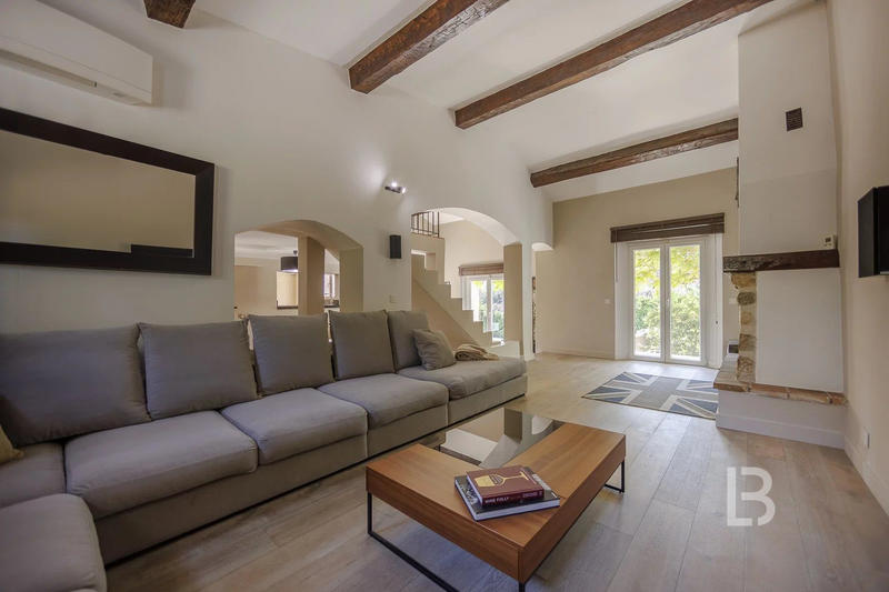 Villa - 196 m² - 6 pièces