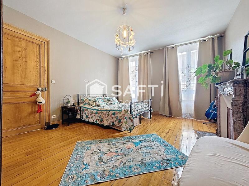 Maison - 312 m² - 5 pièces