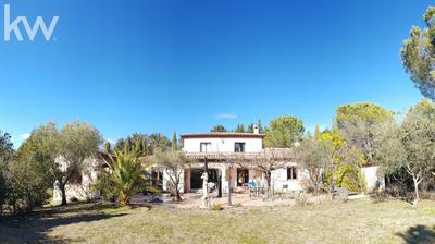 Maison provençale - 256 m² - 9 pièces