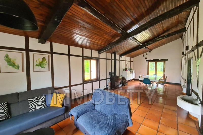 Maison - 225 m² - 8 pièces