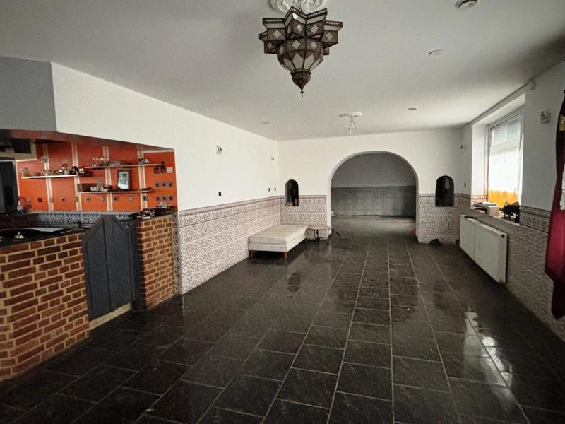 Immeuble - 1 200 m² - 35 pièces