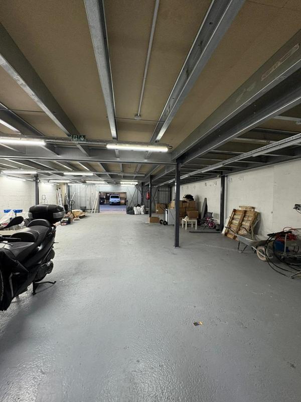 Local commercial - 950 m² - 2 pièces