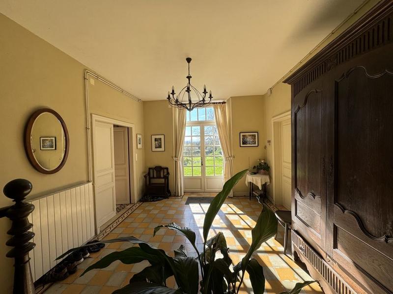 Maison - 630 m² - 9 pièces