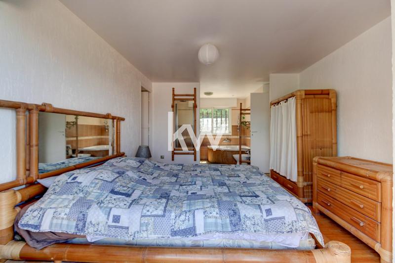 Maison traditionnelle - 217 m² - 9 pièces