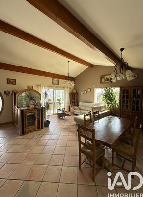 Maison - 211 m² - 7 pièces