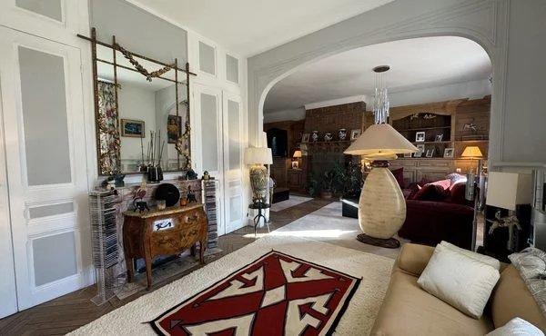 Maison - 700 m² - 15 pièces