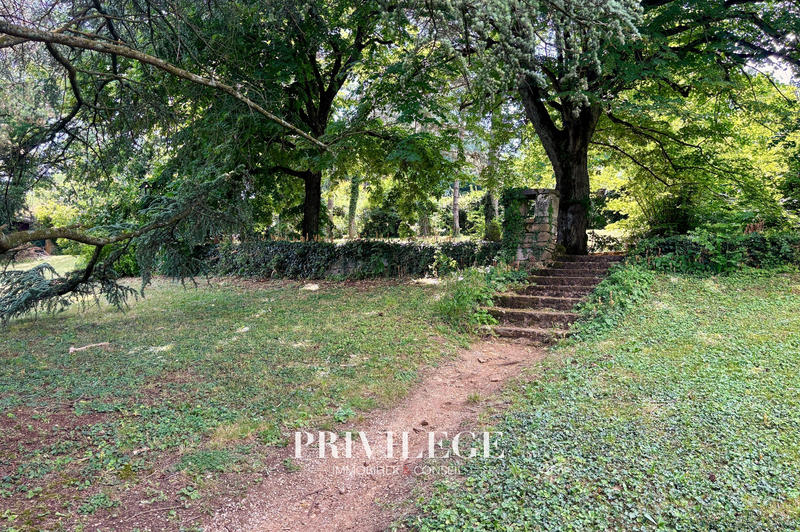 Maison - 220 m² - 7 pièces