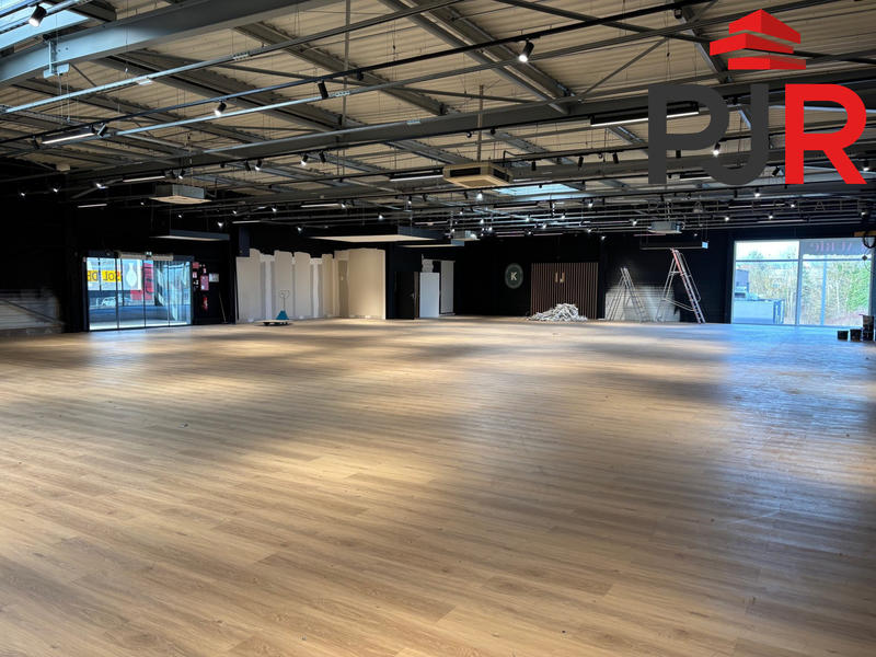 Local commercial - 1 360 m²