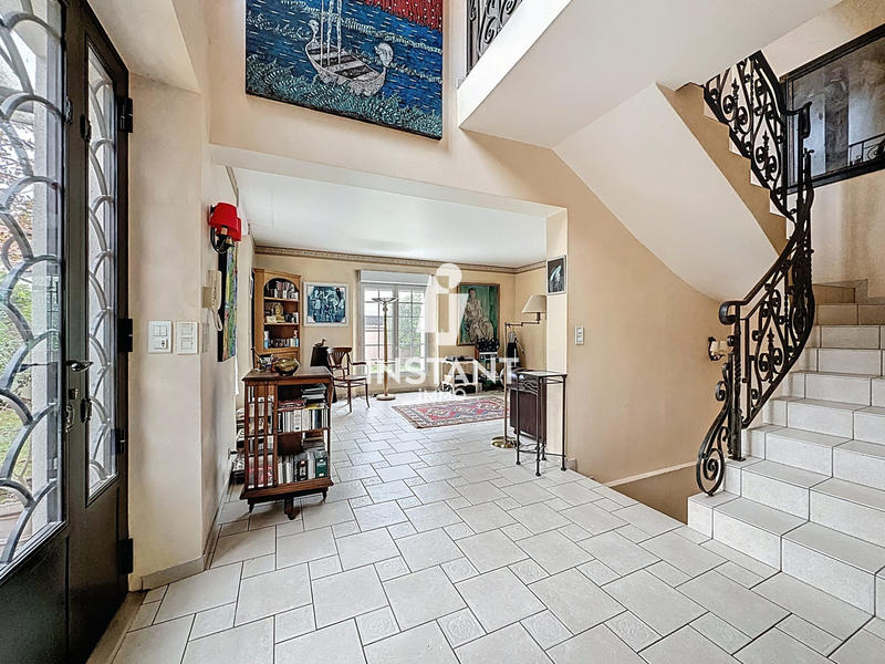 Maison - 240 m² - 10 pièces