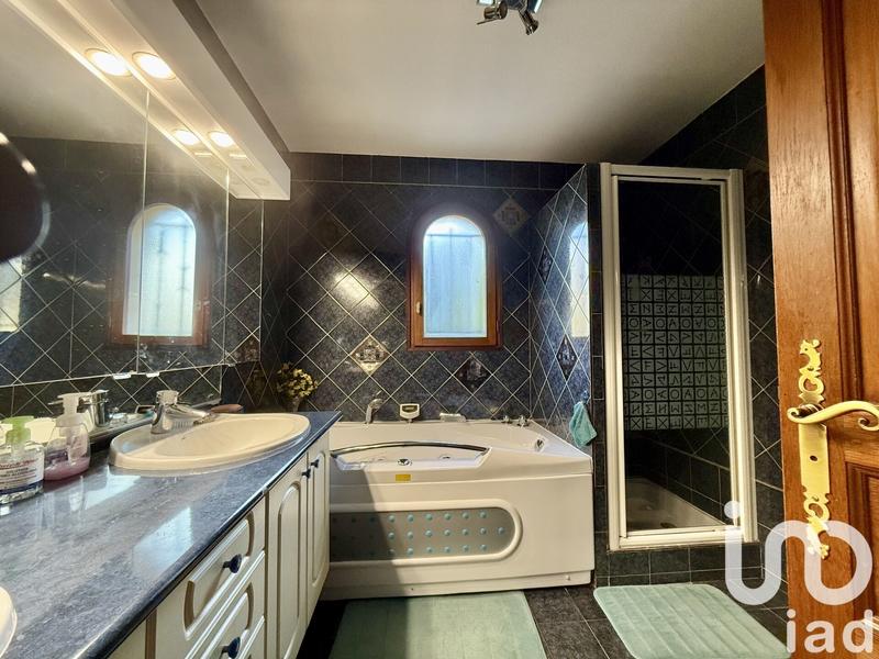 Maison - 206 m² - 7 pièces