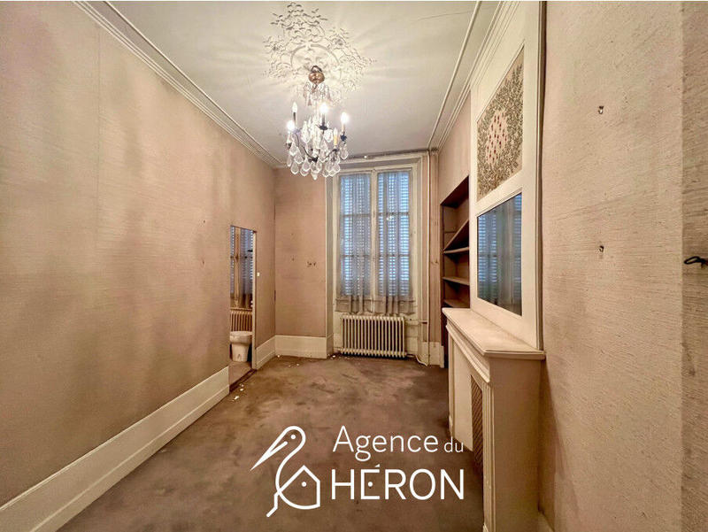 Propriété - 337 m² - 16 pièces