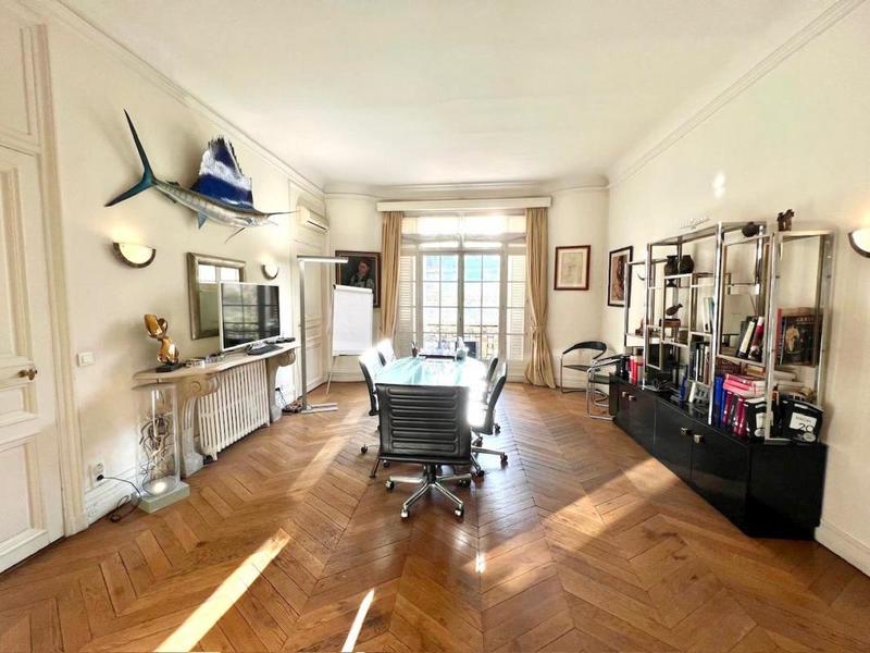 Appartement - 220 m² - 7 pièces