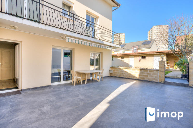 Maison - 182 m² - 8 pièces