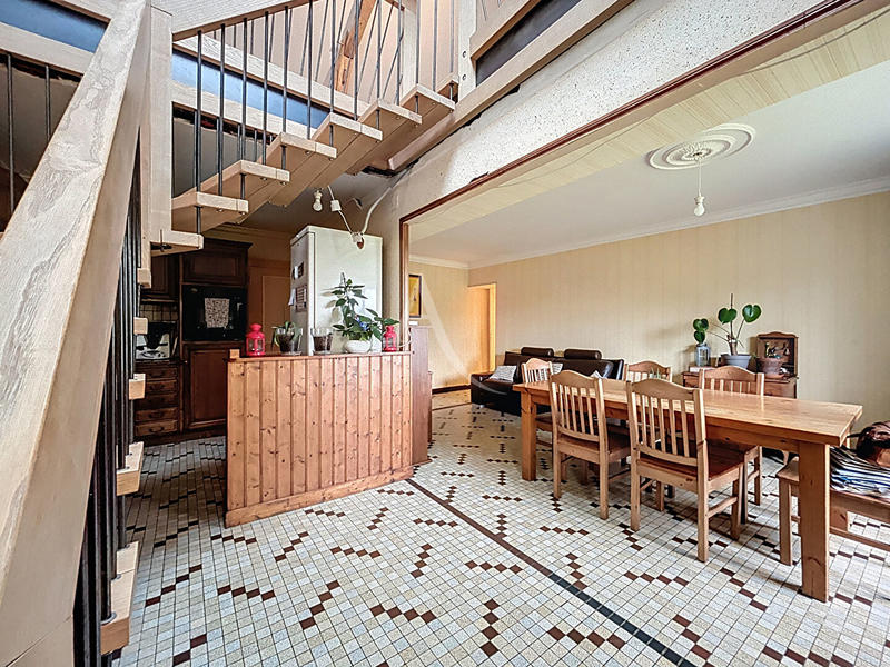 Maison - 181 m² - 5 pièces