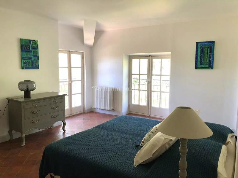 Maison - 433 m² - 15 pièces