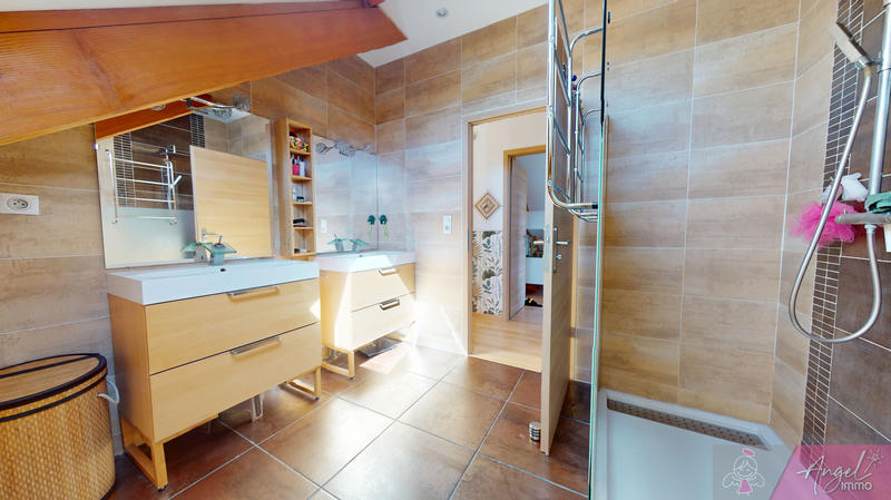 Maison - 234 m² - 10 pièces