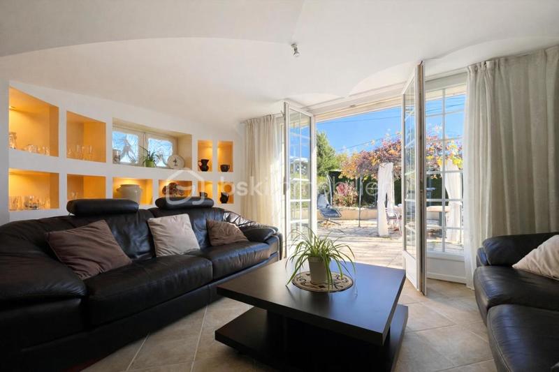 Maison - 201 m² - 7 pièces