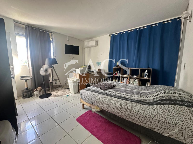 Maison - 220 m² - 6 pièces