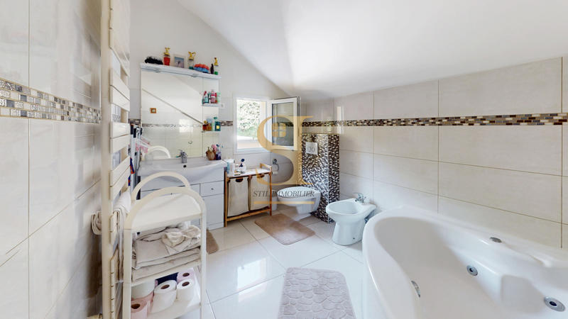 Maison - 115 m² - 7 pièces