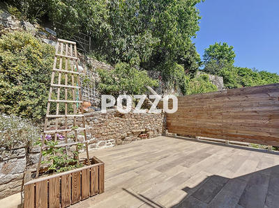 Maison - 104 m² - 8 pièces