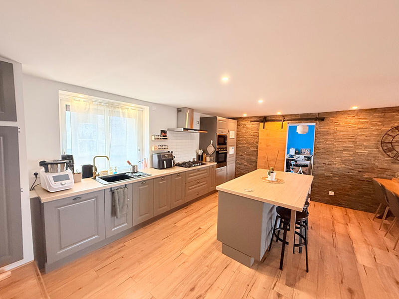 Maison - 194 m² - 7 pièces