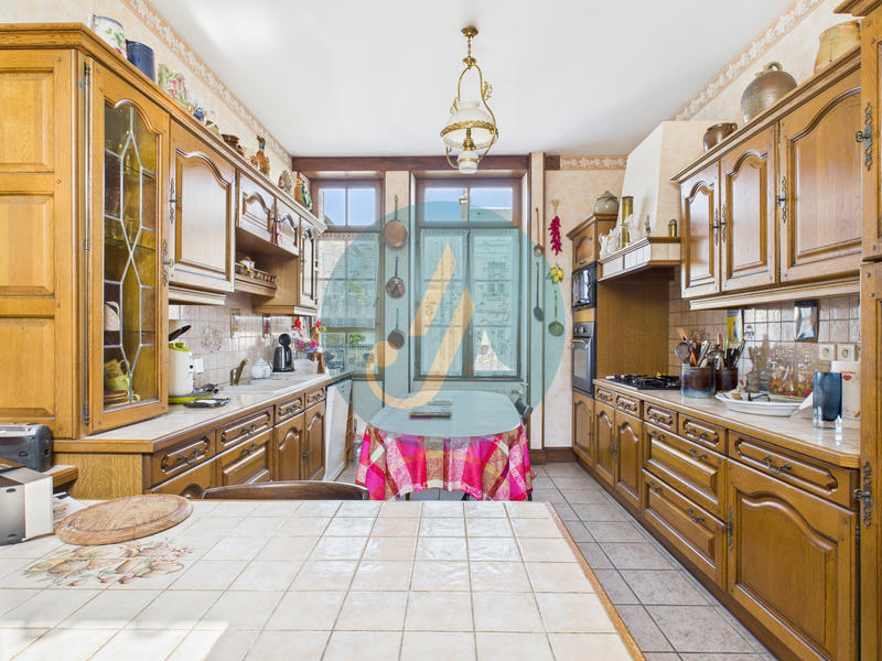 Maison - 169 m² - 7 pièces