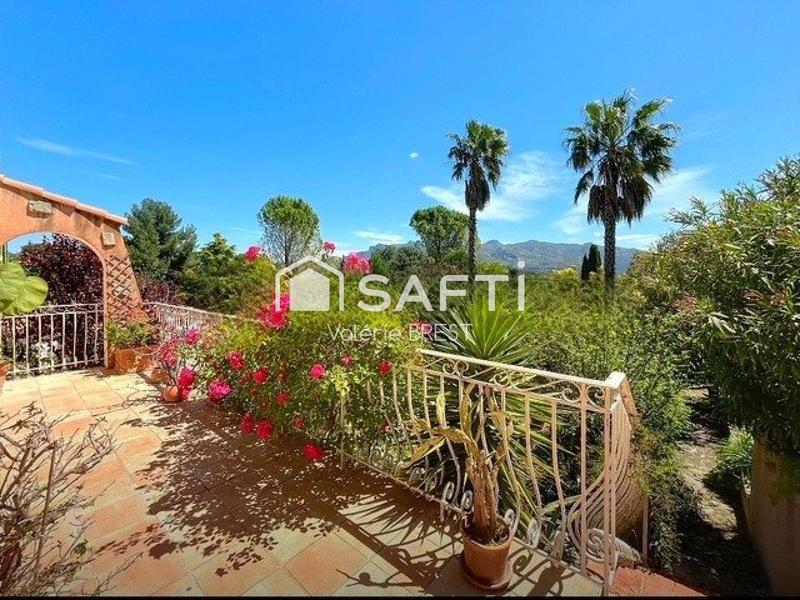 Maison - 220 m² - 9 pièces