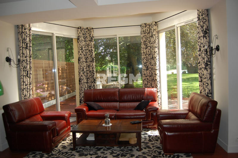 Propriété - 360 m² - 9 pièces