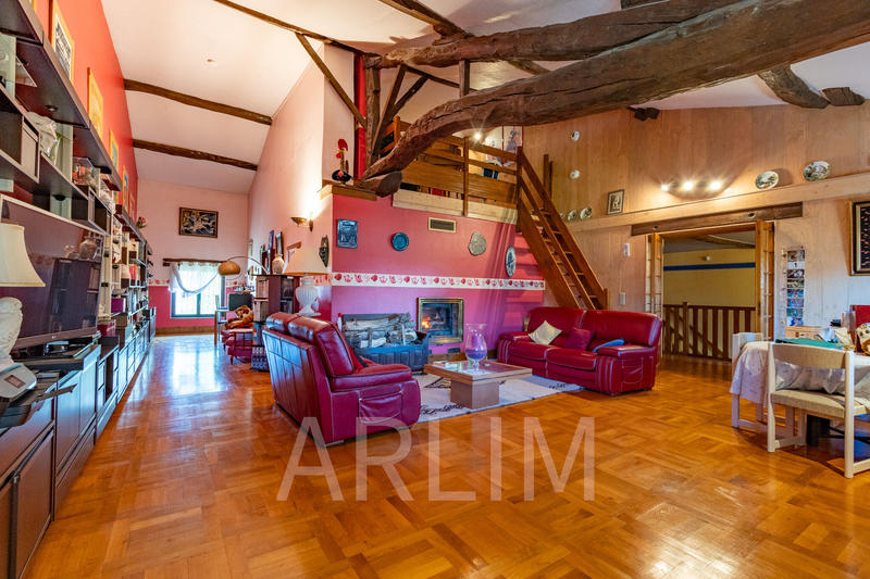 Maison - 440 m² - 9 pièces