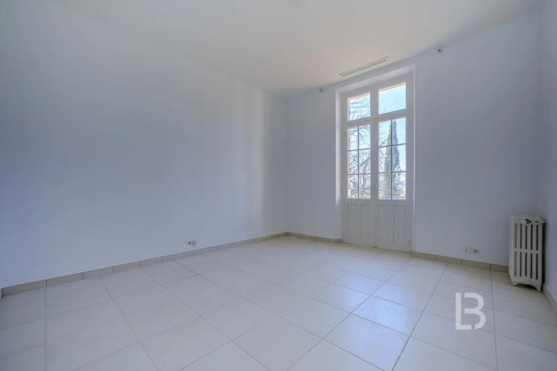 Maison - 225 m² - 7 pièces