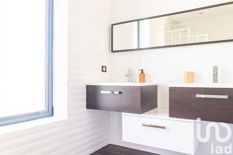 Maison - 233 m² - 5 pièces