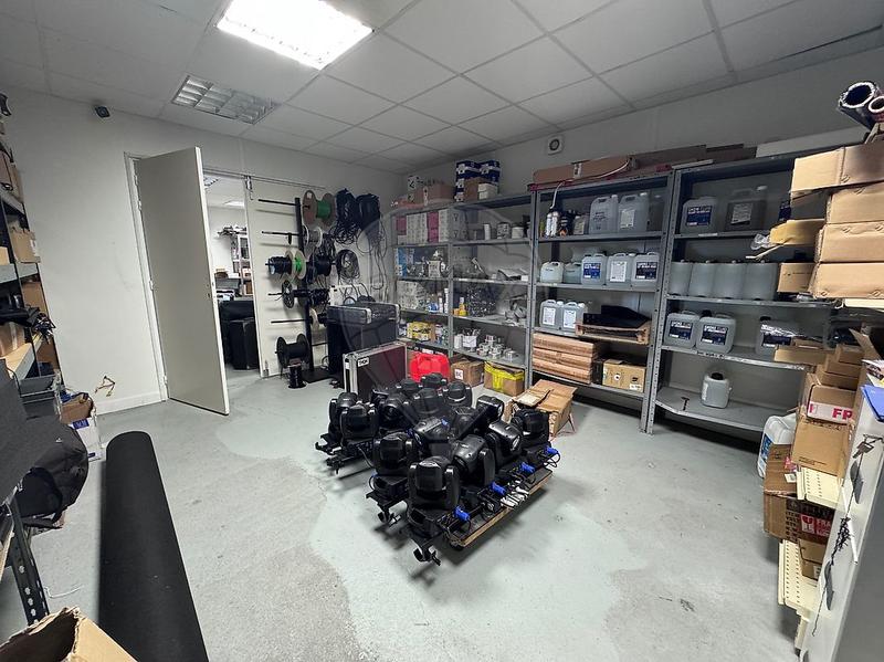 Local commercial - 1 241 m² - 6 pièces