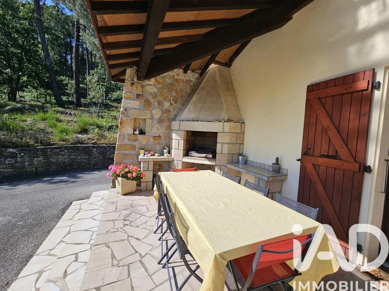 Maison - 202 m² - 6 pièces