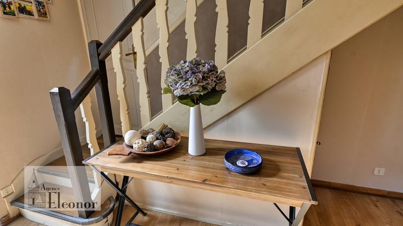 Maison - 208 m² - 9 pièces