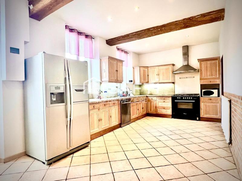 Maison - 180 m² - 11 pièces