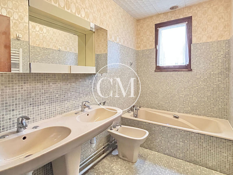 Maison - 208 m² - 4 pièces