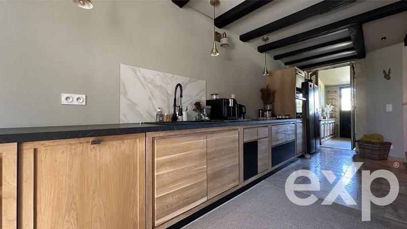 Maison - 207 m² - 9 pièces