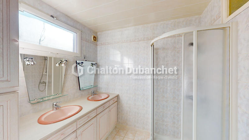 Maison - 210 m² - 9 pièces