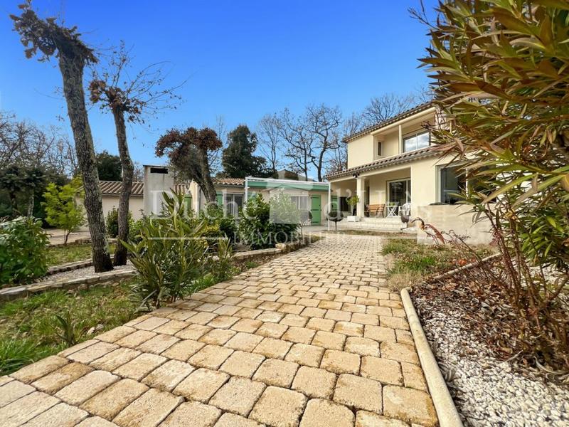 Villa - 180 m² - 8 pièces