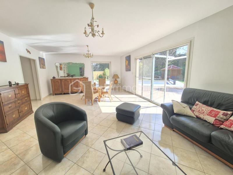 Maison - 253 m² - 10 pièces