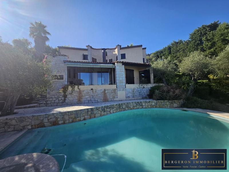 Villa - 197 m² - 8 pièces