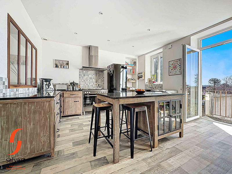 Maison - 140 m² - 5 pièces