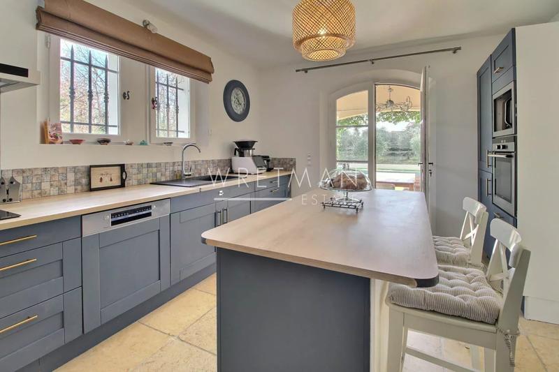 Villa - 192 m² - 8 pièces