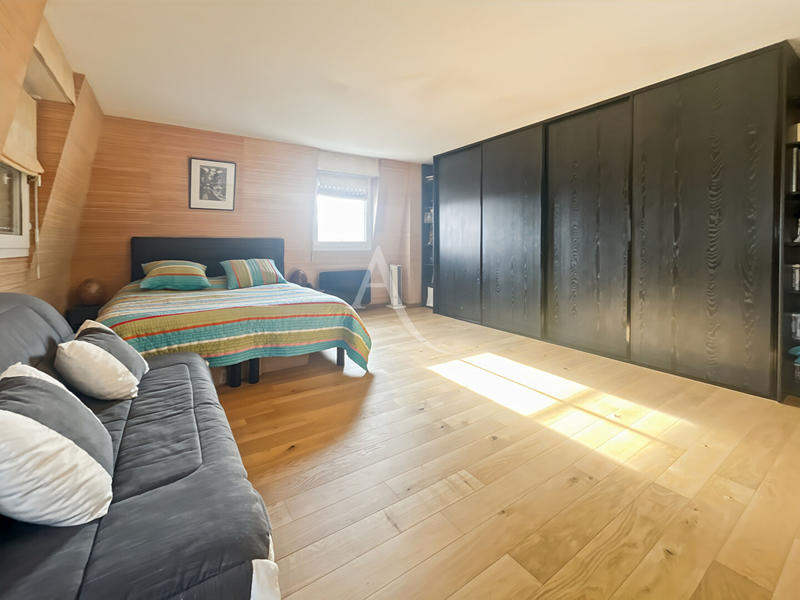 Maison - 214 m² - 7 pièces