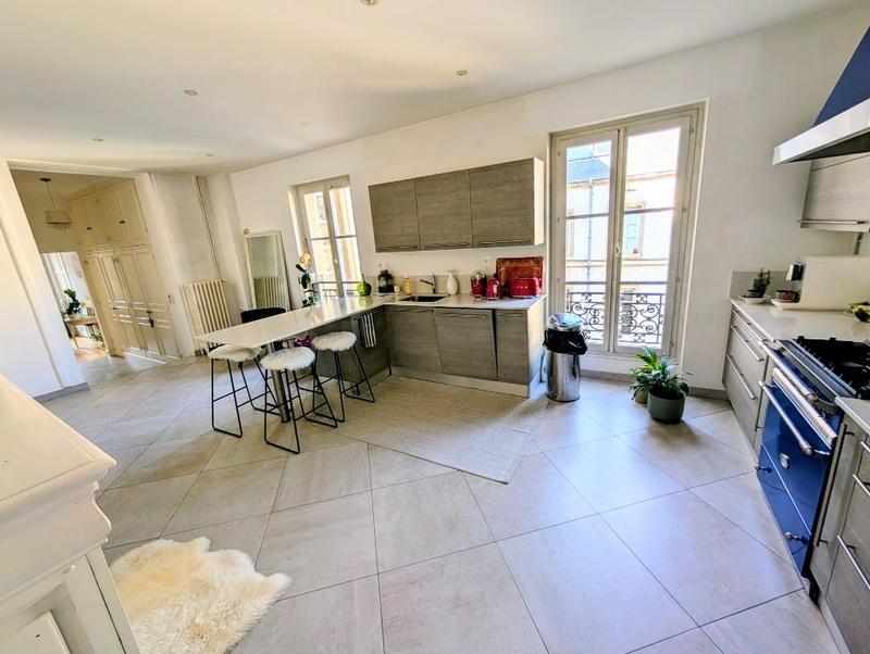 Appartement - 202 m² - 6 pièces