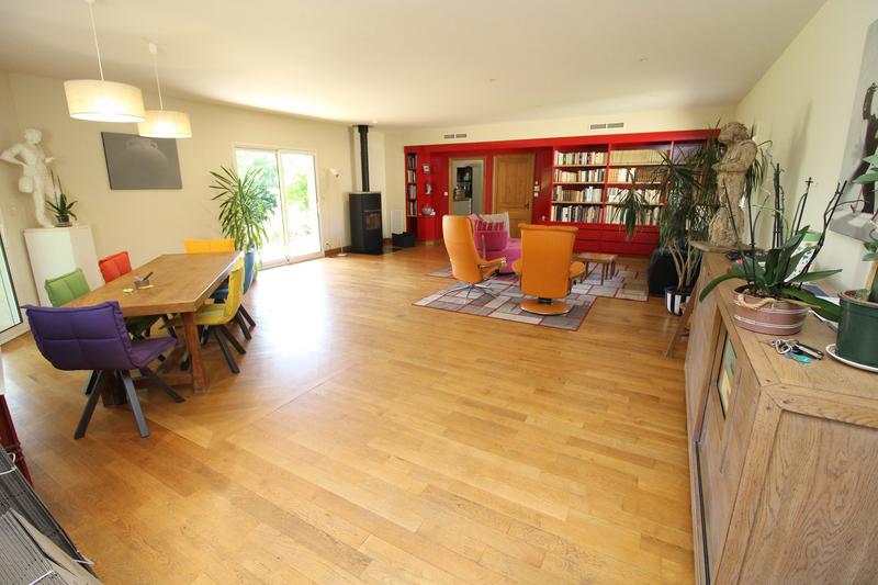 Maison - 242 m² - 7 pièces