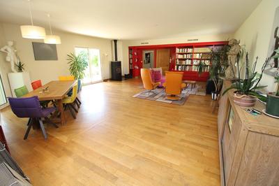 Maison - 242 m² - 7 pièces