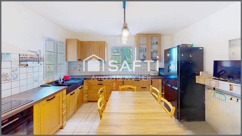 Maison - 141 m² - 8 pièces