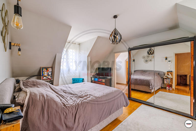 Maison - 256 m² - 9 pièces